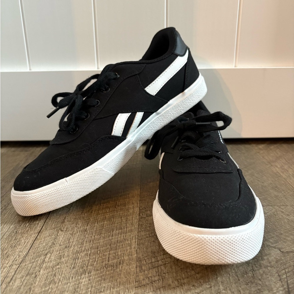 Reebok Tech Canvas Sneaker